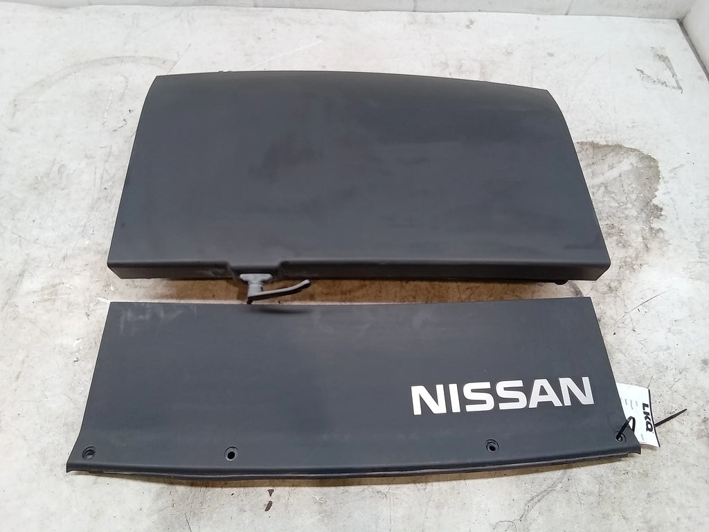 Pre-Owned 05 Nissan Xterra Roof Rack Storage Bin With Cover  (Good)