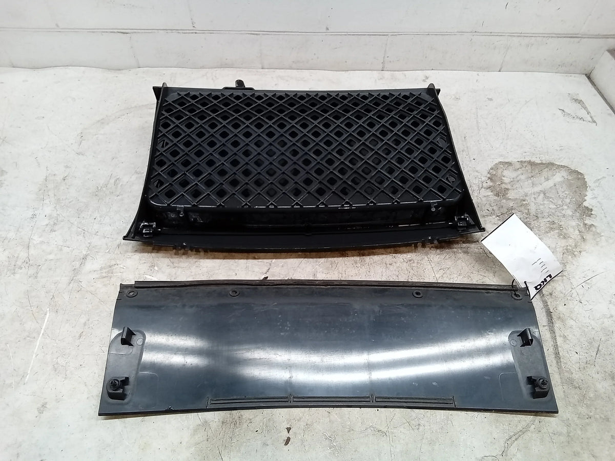 Pre-Owned 05 Nissan Xterra Roof Rack Storage Bin With Cover  (Good)
