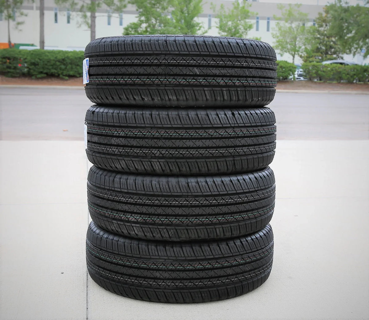 Maxtrek Sierra  225/60R17 99V / All Season Tire Fits: 2018-23 Subaru Crosstrek Convenience, 2019-21 Jeep Cherokee Latitude Plus