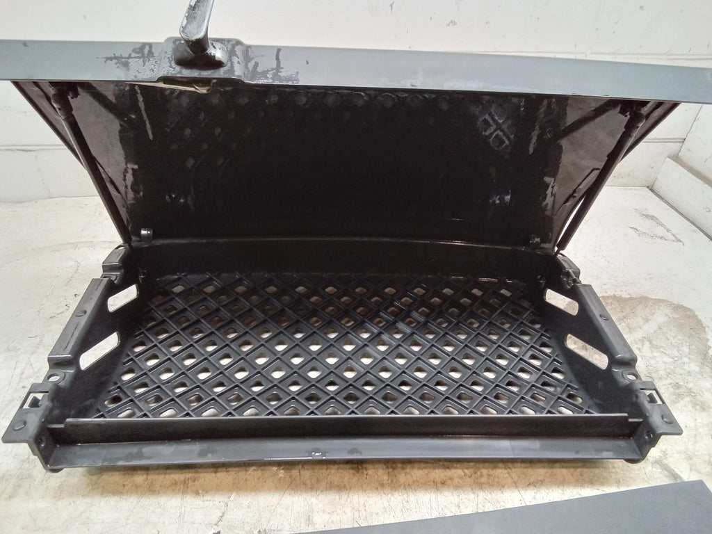 Pre-Owned 05 Nissan Xterra Roof Rack Storage Bin With Cover  (Good)