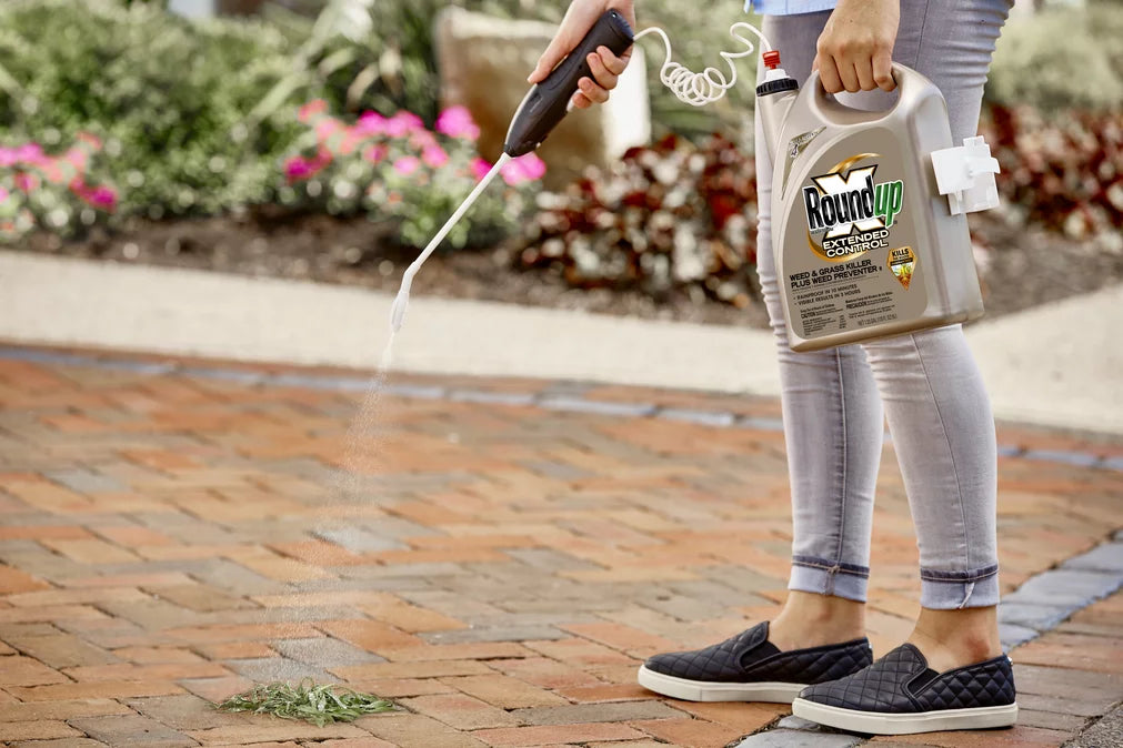 Roundup Ready-to-Use Extended Control Weed & Grass Killer Plus Weed Preventer  with Comfort Wand, 1.33 gal.